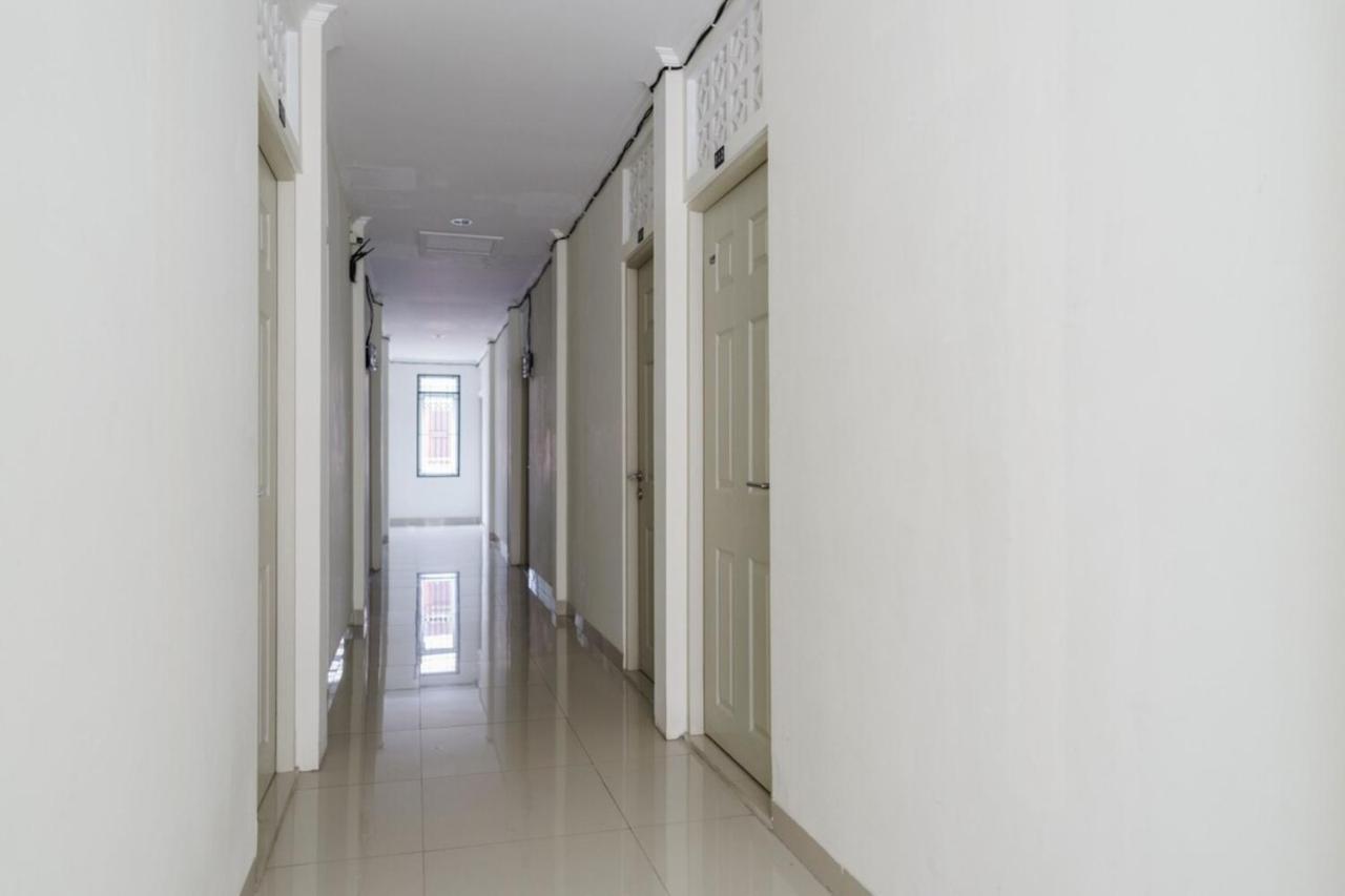 Urbanview Hotel Minongga Pondok Labu By Reddoorz Джакарта Екстериор снимка